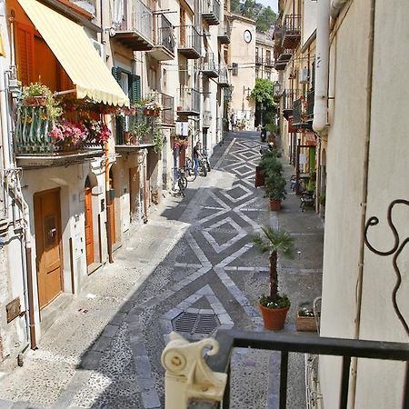 Palazzo Melnis Bed & Breakfast Cefalu Bagian luar foto